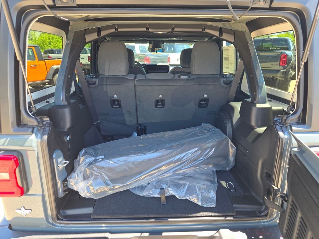 New 2026 Anvil Clear-Coat Exterior Paint Jeep Sport S image 16