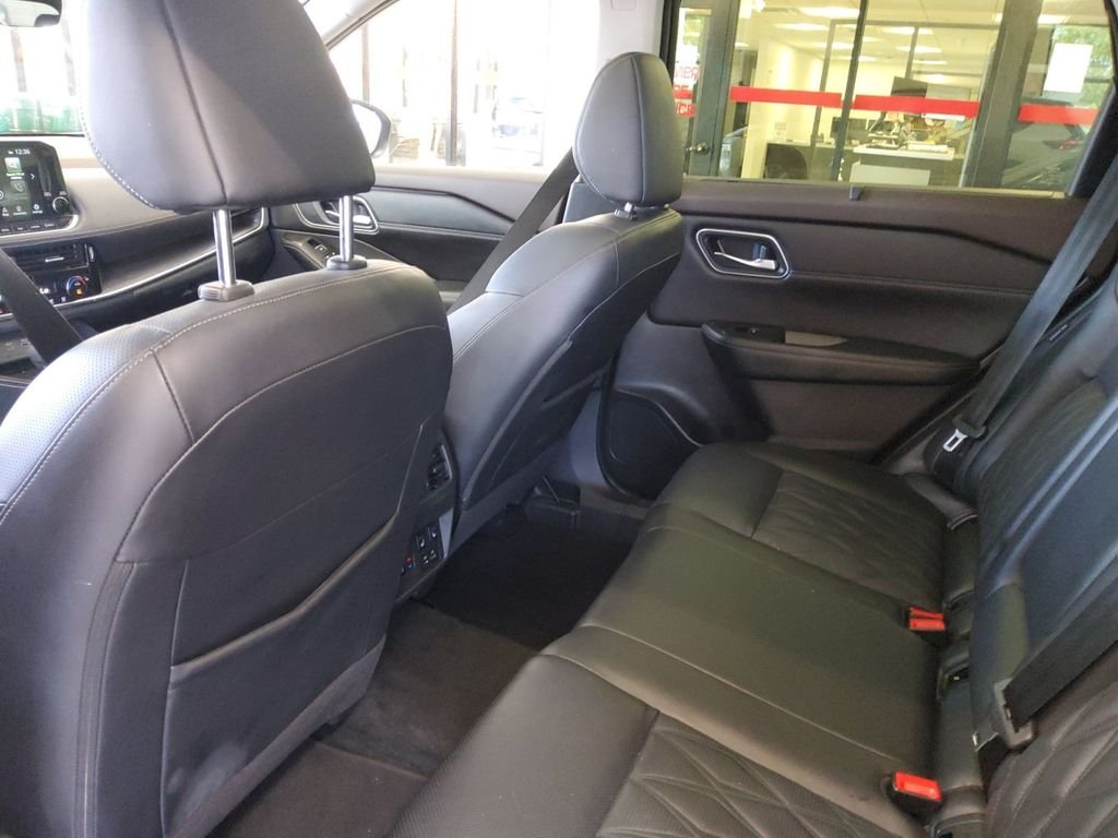 Used 2023 White Nissan Platinum image 19