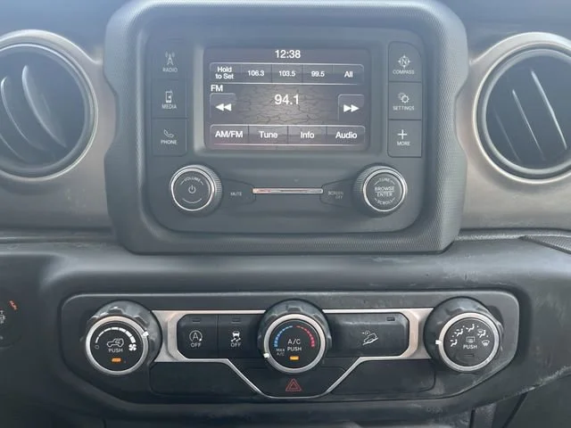 Used 2019  Jeep Sport S image 24