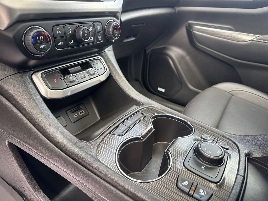 Used 2023 Silver GMC SLT image 20