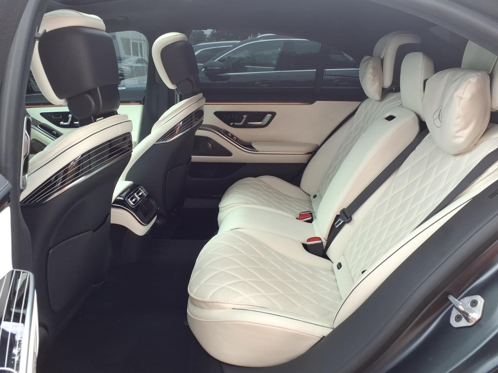 Used 2022 MANUFAKTUR Night Black Magno Mercedes-Benz S 580 image 19
