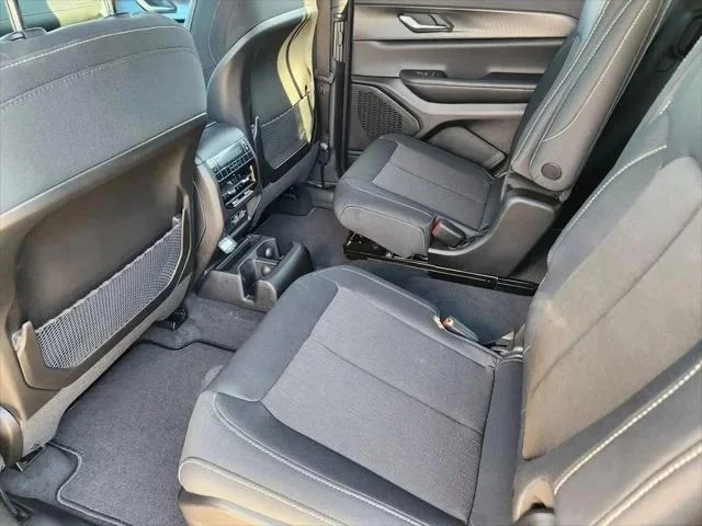 New 2026 Baltic Gray Metallic Clear-Coat Exterior Paint Jeep Laredo X image 20