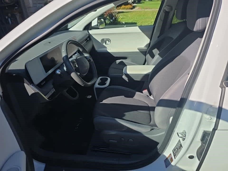 Certified Used 2024 Atlas White Hyundai SEL image 2