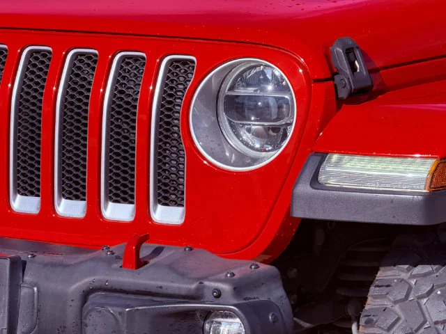 Used 2018 Red Jeep Unlimited Sahara image 12