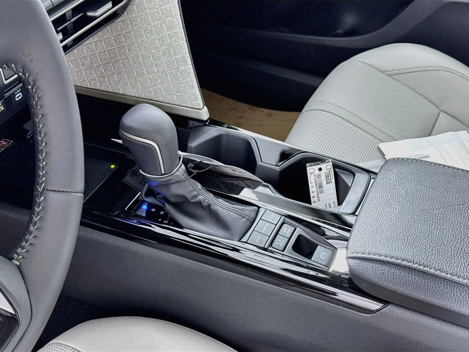 New 2026 Wind Chill Pearl <sup>1</sup> Toyota  XLE AWD image 8