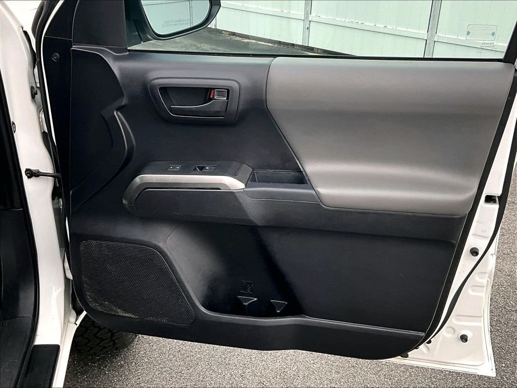 Used 2019 Super White Toyota SR5 image 12