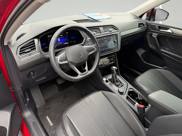 2023 Volkswagen Tiguan SE - Photo 13