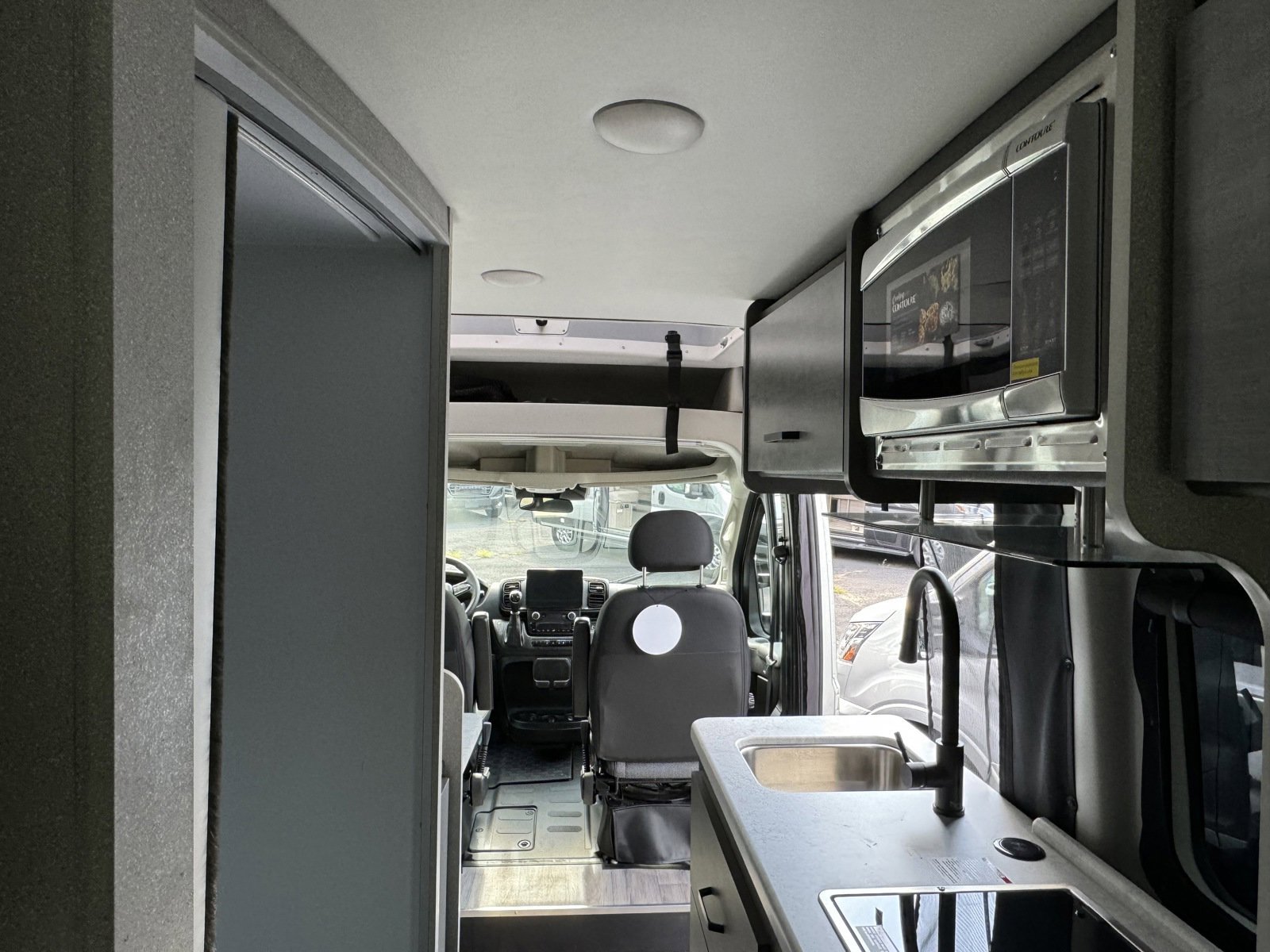 New 2025 Bright Silver Metallic Clearcoat Thor Motor Coach 2JB image 15