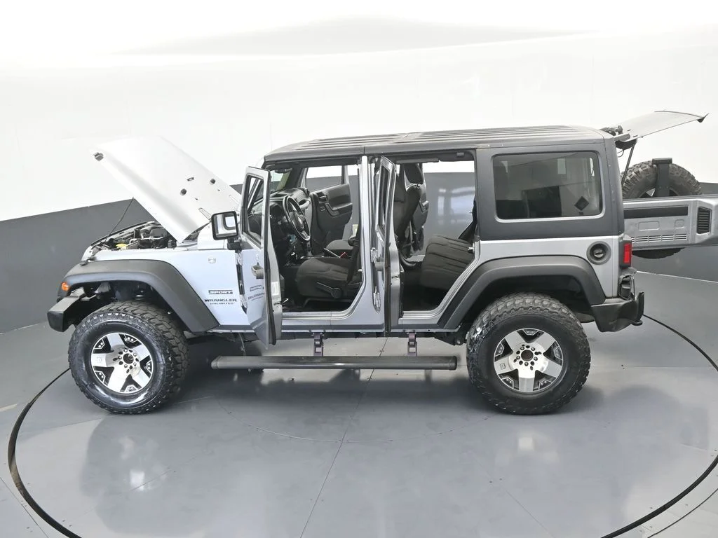 Used 2016 Billet Silver Metallic Clearcoat Jeep Unlimited Sport image 64