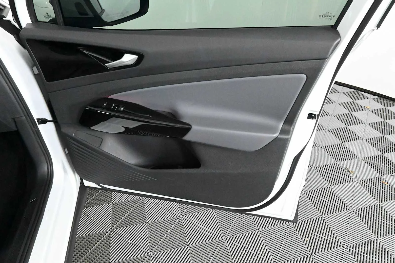 Certified Used 2021 Glacier White Metallic w/ Black Roof Volkswagen Pro S image 12