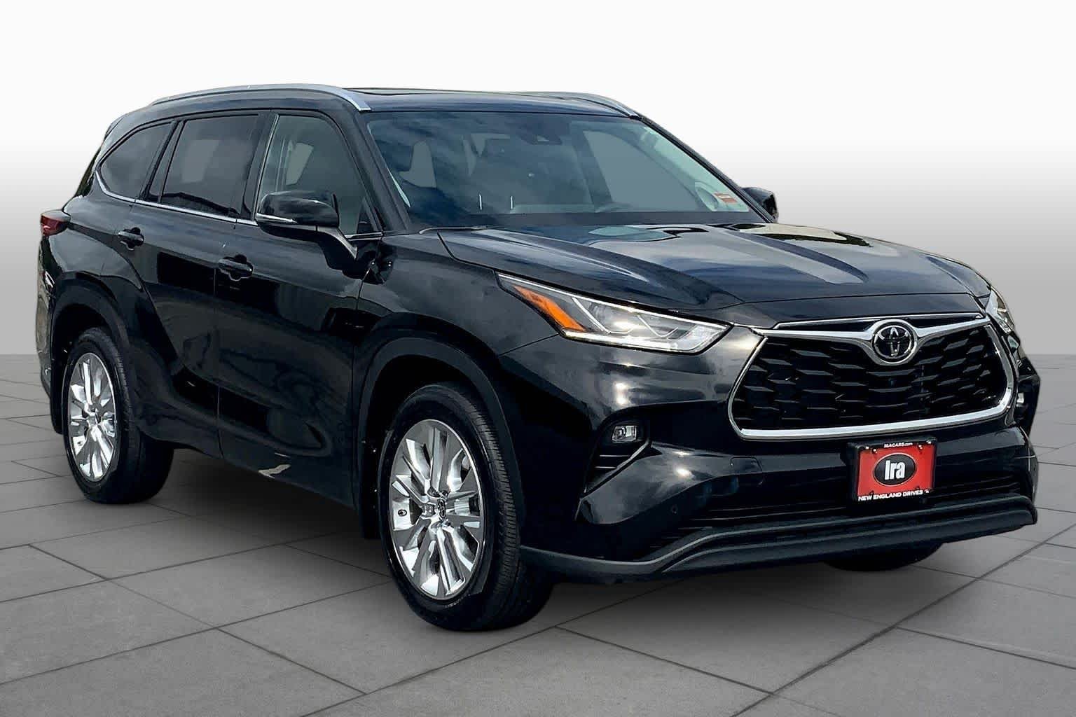 Used 2022 Midnight Black Metallic Toyota Limited image 5