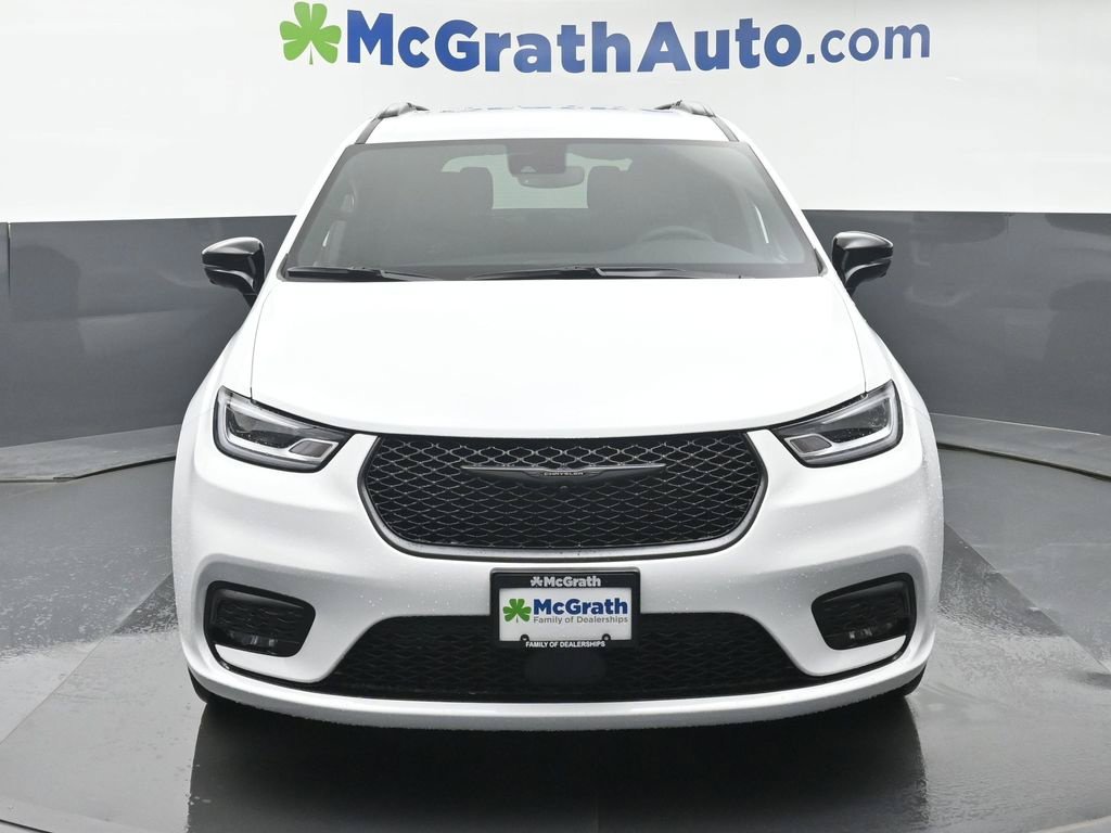 New 2026 Bright White Clear-Coat Exterior Paint Chrysler Select image 5