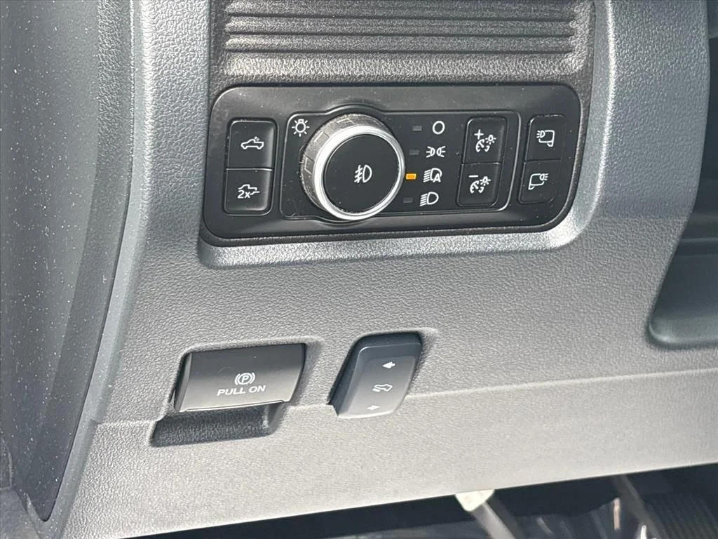 Used 2025 White Ford Lariat image 28