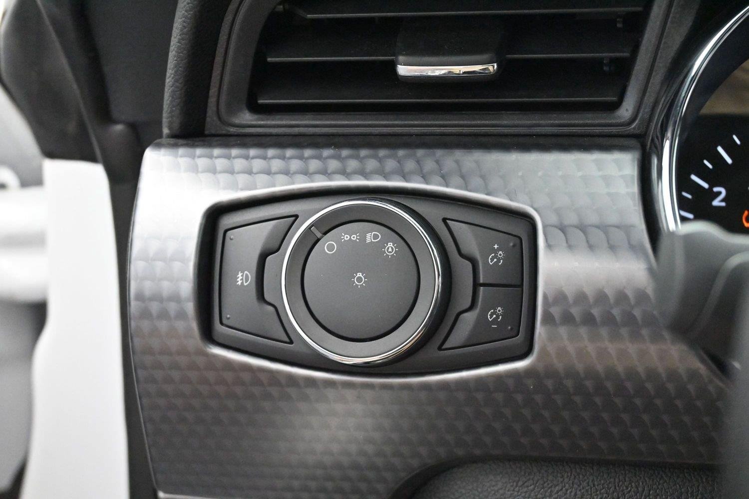 Used 2015 Oxford White Ford GT Premium image 30