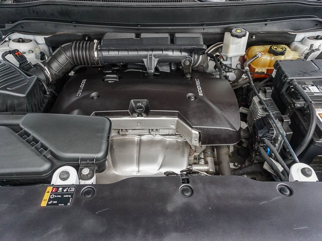 Used 2017 White Buick Essence image 26