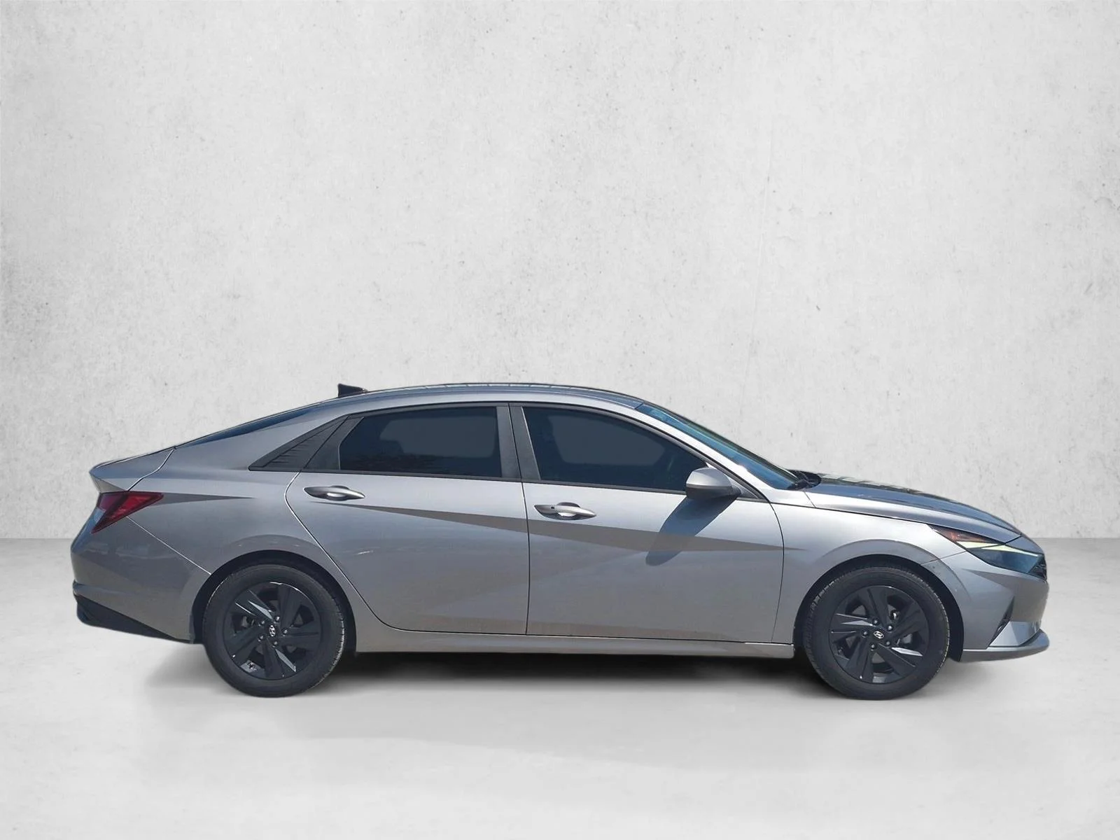 Used 2023 Fluid Metal Hyundai SEL image 4