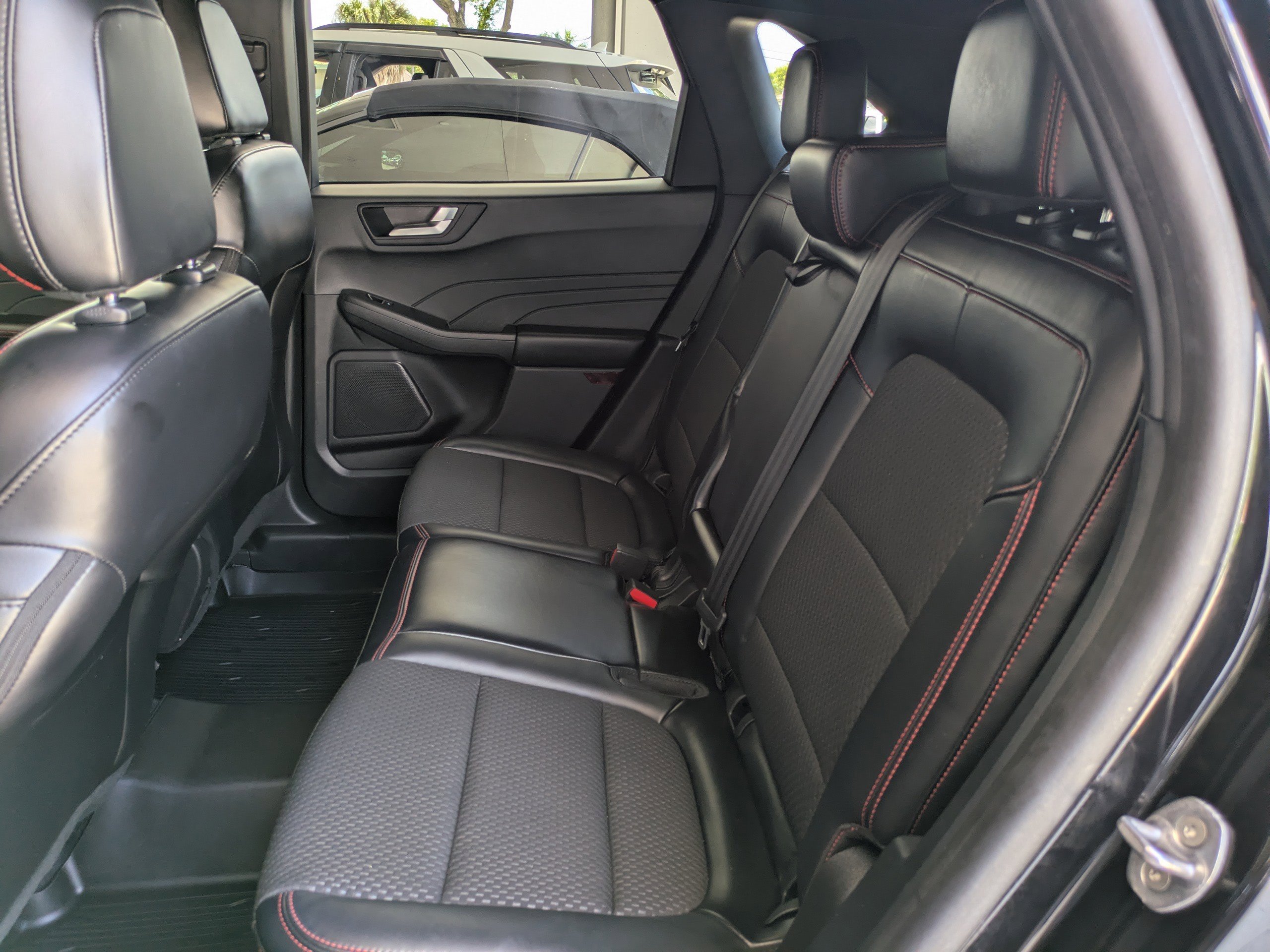 Used 2023 Agate Black Metallic Ford ST-Line image 18