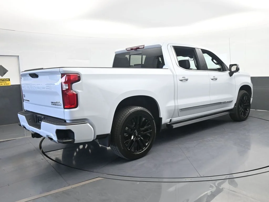 Used 2026 Summit White Chevrolet High Country image 5