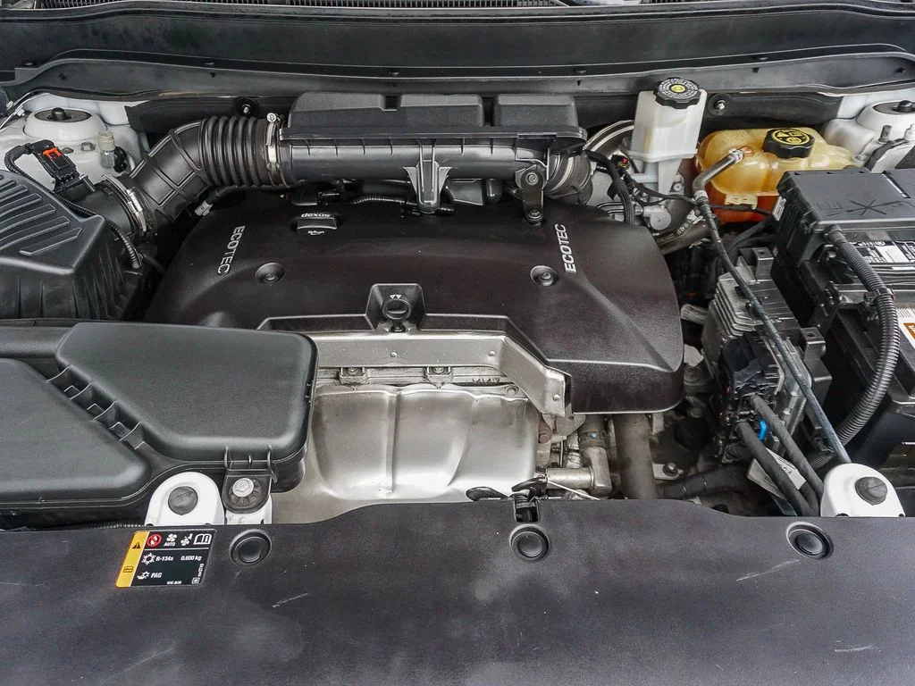 Used 2017 White Buick Essence image 26
