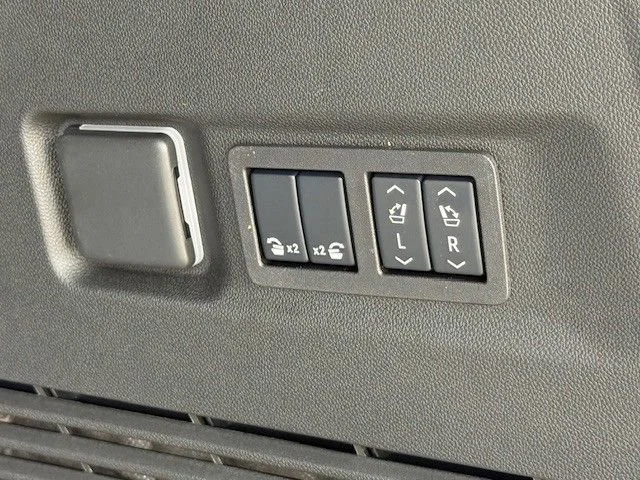 2025 Chevrolet Suburban Premier - Photo 38