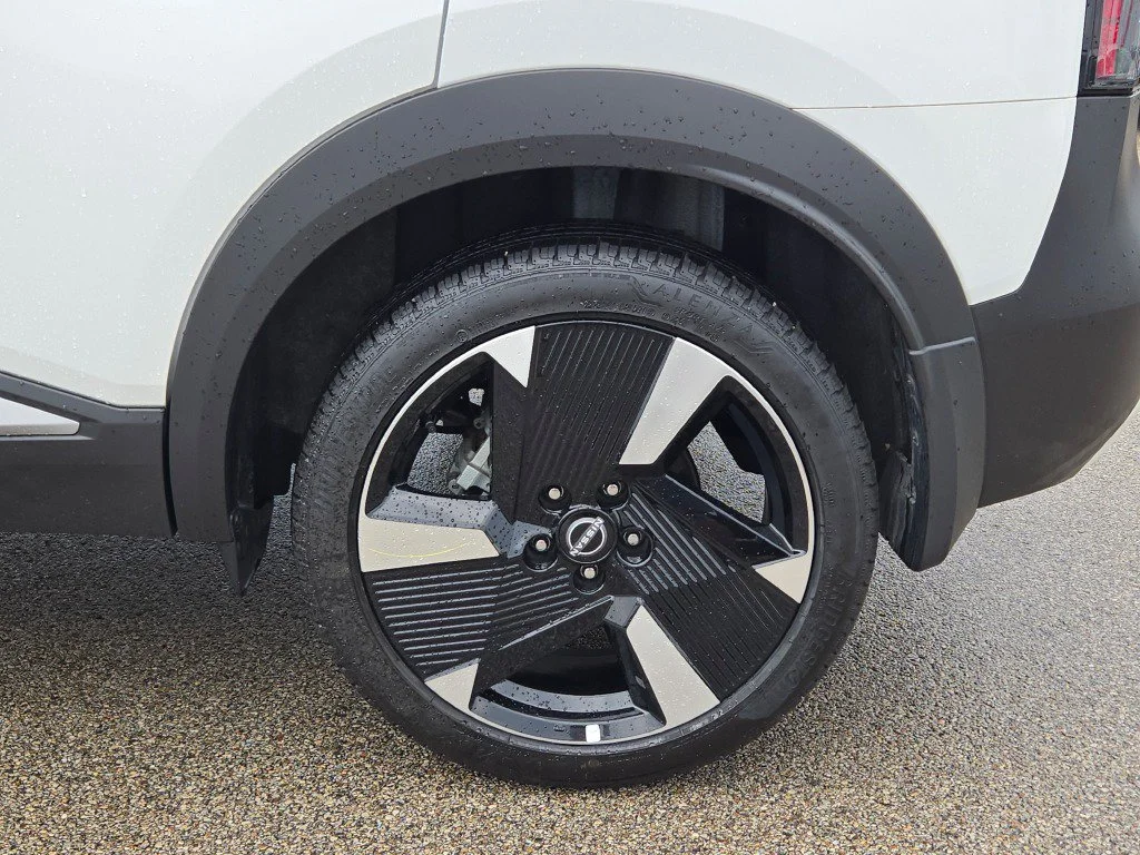 Used 2025 White Nissan SR image 14