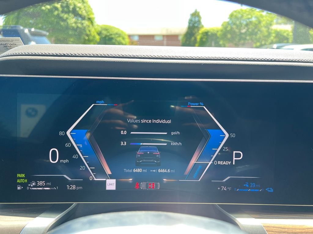 2025 BMW 7 Series 750e - Photo 18
