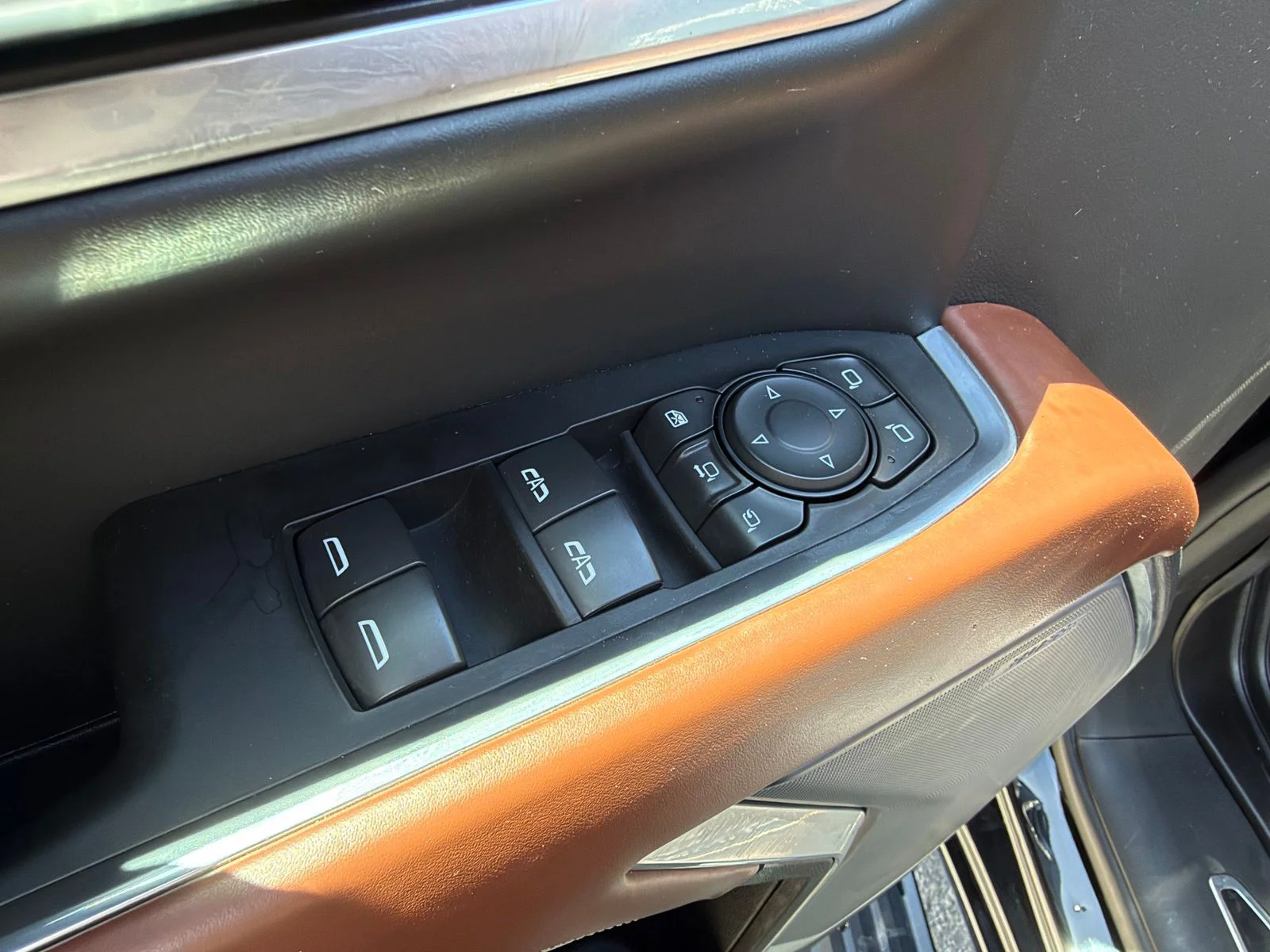 Used 2025 Black GMC Denali Ultimate image 15