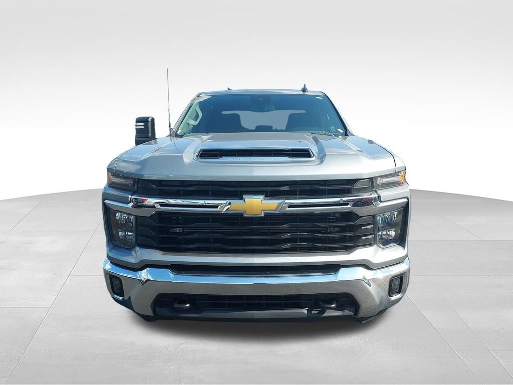 Used 2025 Gray Chevrolet LT image 8