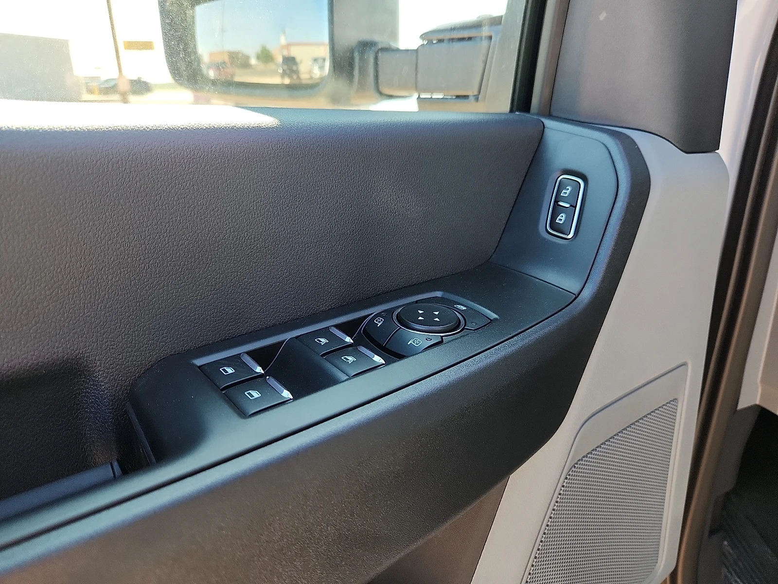 New 2026 Oxford White Ford XL image 15