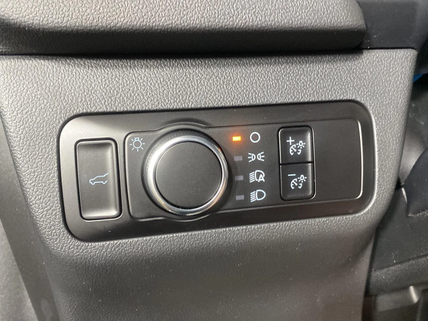 Used 2023 Cinnabar Red Ford Active image 14