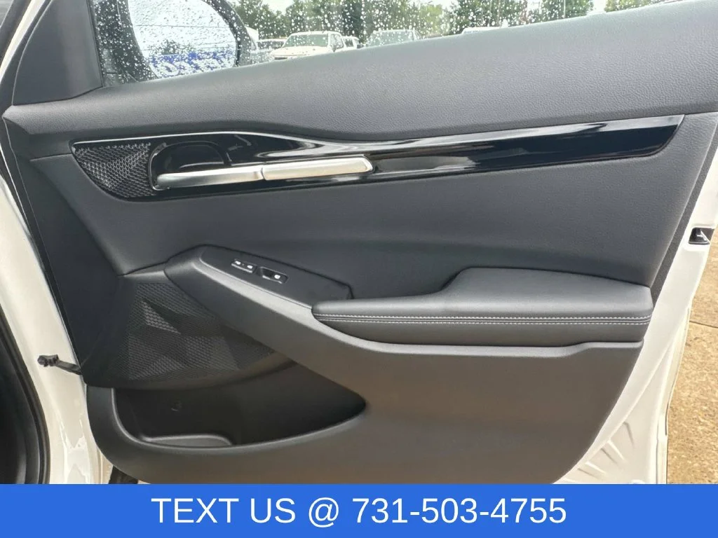 Used 2025 White Kia S image 25