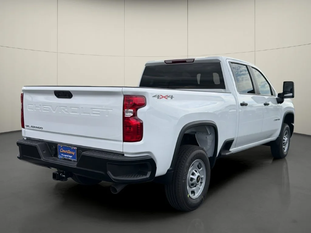 New 2026 Summit White Chevrolet WT image 7