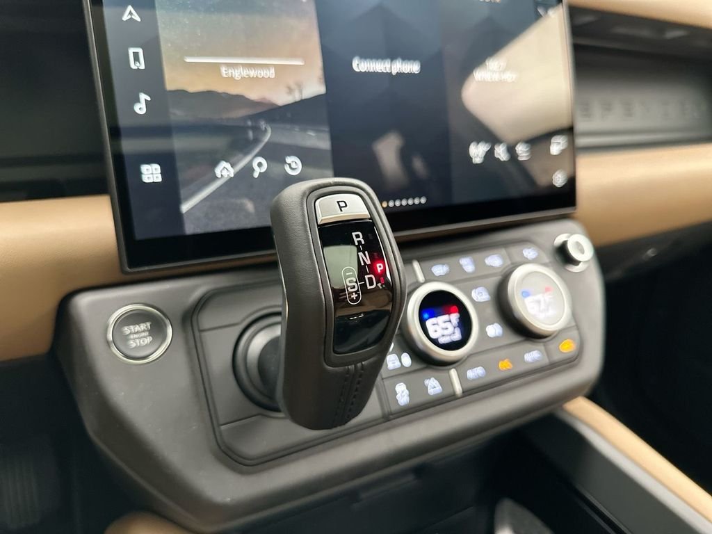 New 2026 Woolstone Green Land Rover X-Dynamic SE image 12