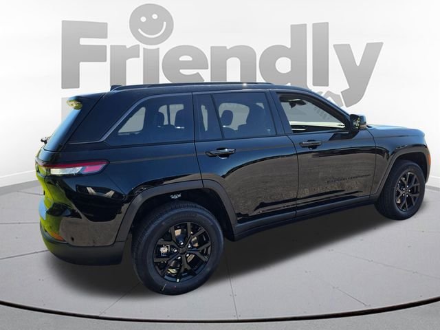 New 2026 Diamond Black Crystal Pearl-Coat Exterior Paint Jeep Altitude image 5