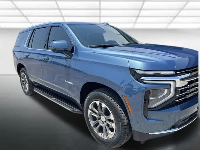 Used 2025 Lakeshore Blue Metallic Chevrolet LT image 2