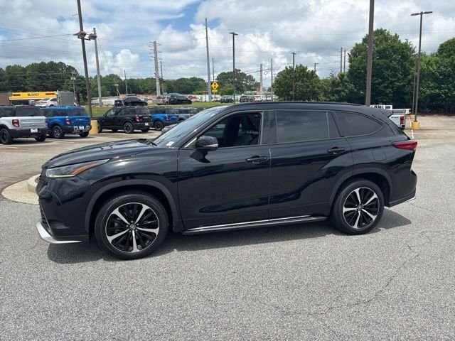 Used 2021 Midnight Black Metallic Toyota XSE image 5