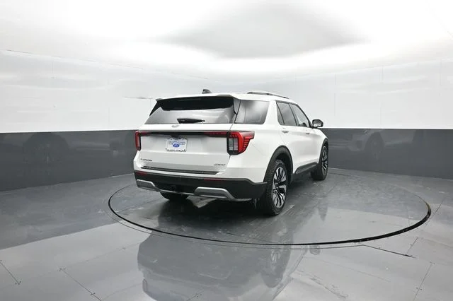 New 2026 Star White Metallic Tri-Coat Ford Platinum™ image 7