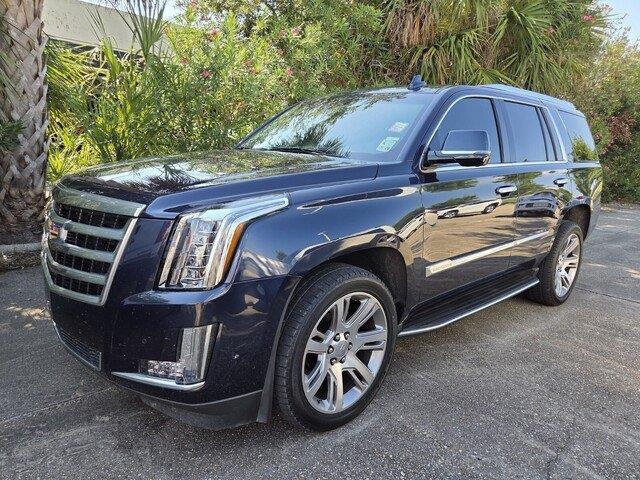 Used 2017 Dark Adriatic Blue Metallic Cadillac Luxury image 6