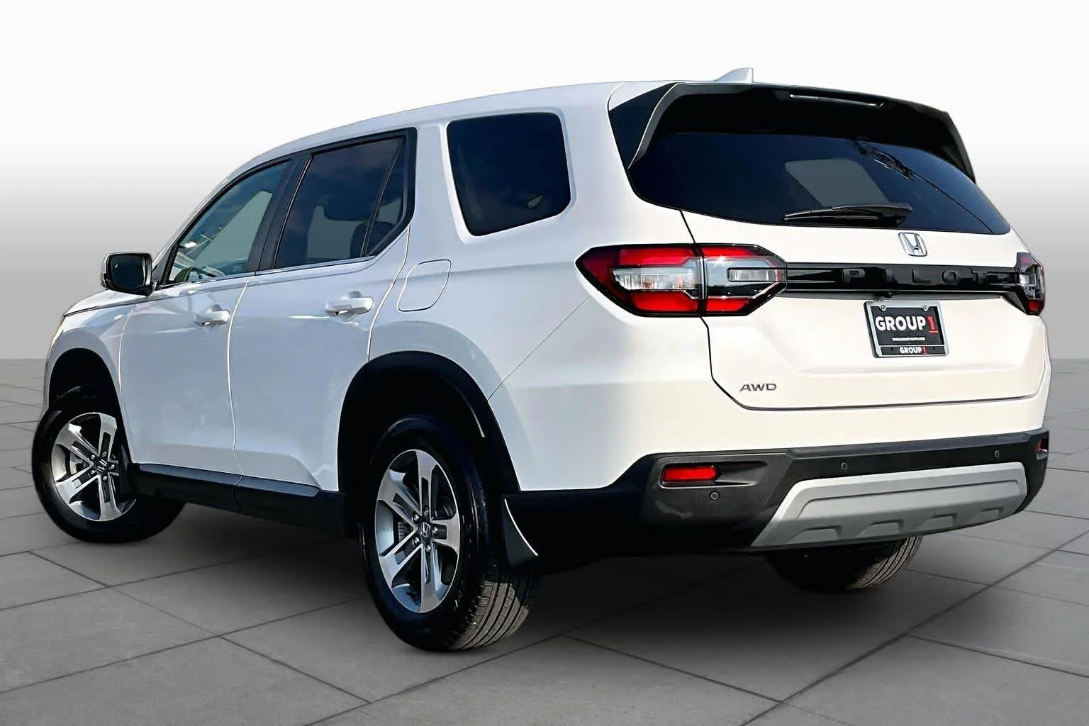 Used 2025 Platinum White Pearl Honda EX-L image 12