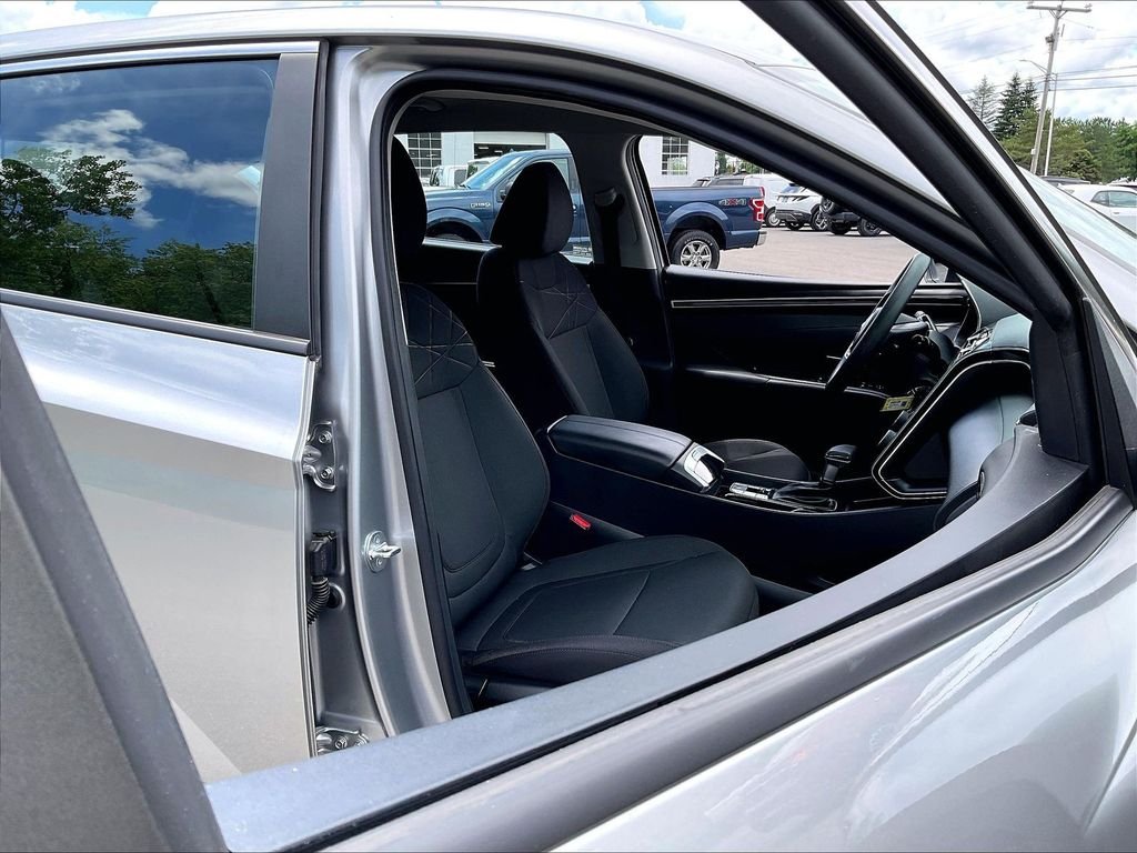 Used 2023 Silver Hyundai SE image 11