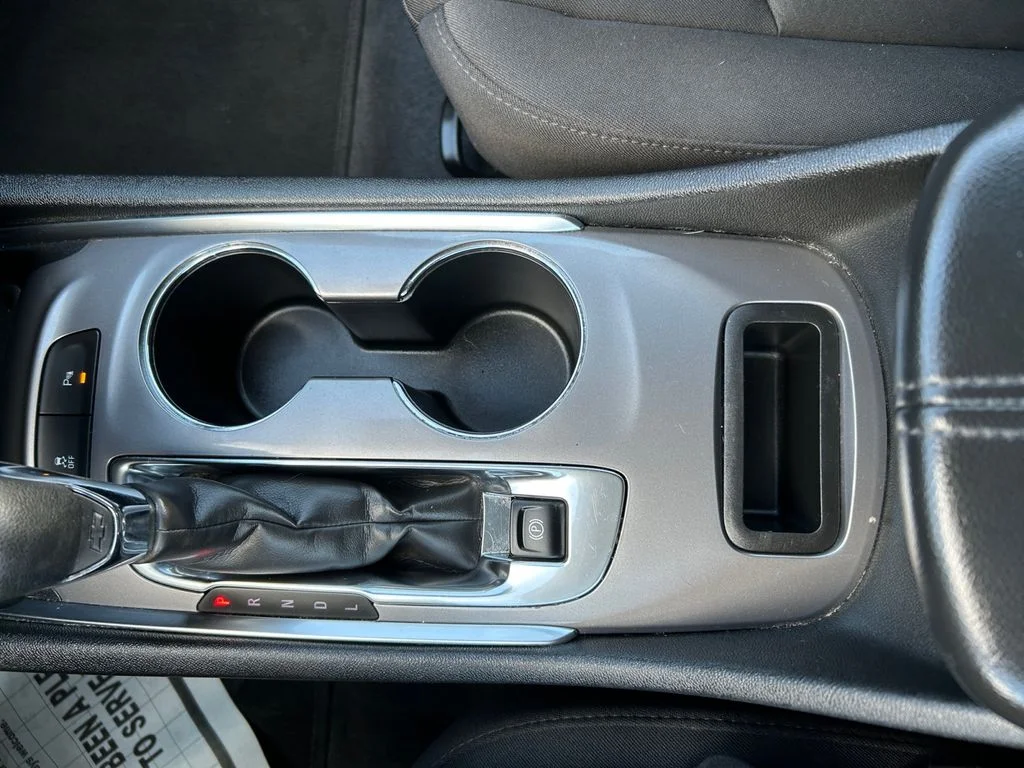 Used 2024 White Chevrolet LT image 23