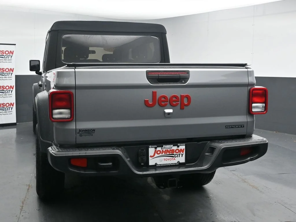 Used 2020 Silver Jeep Sport image 7