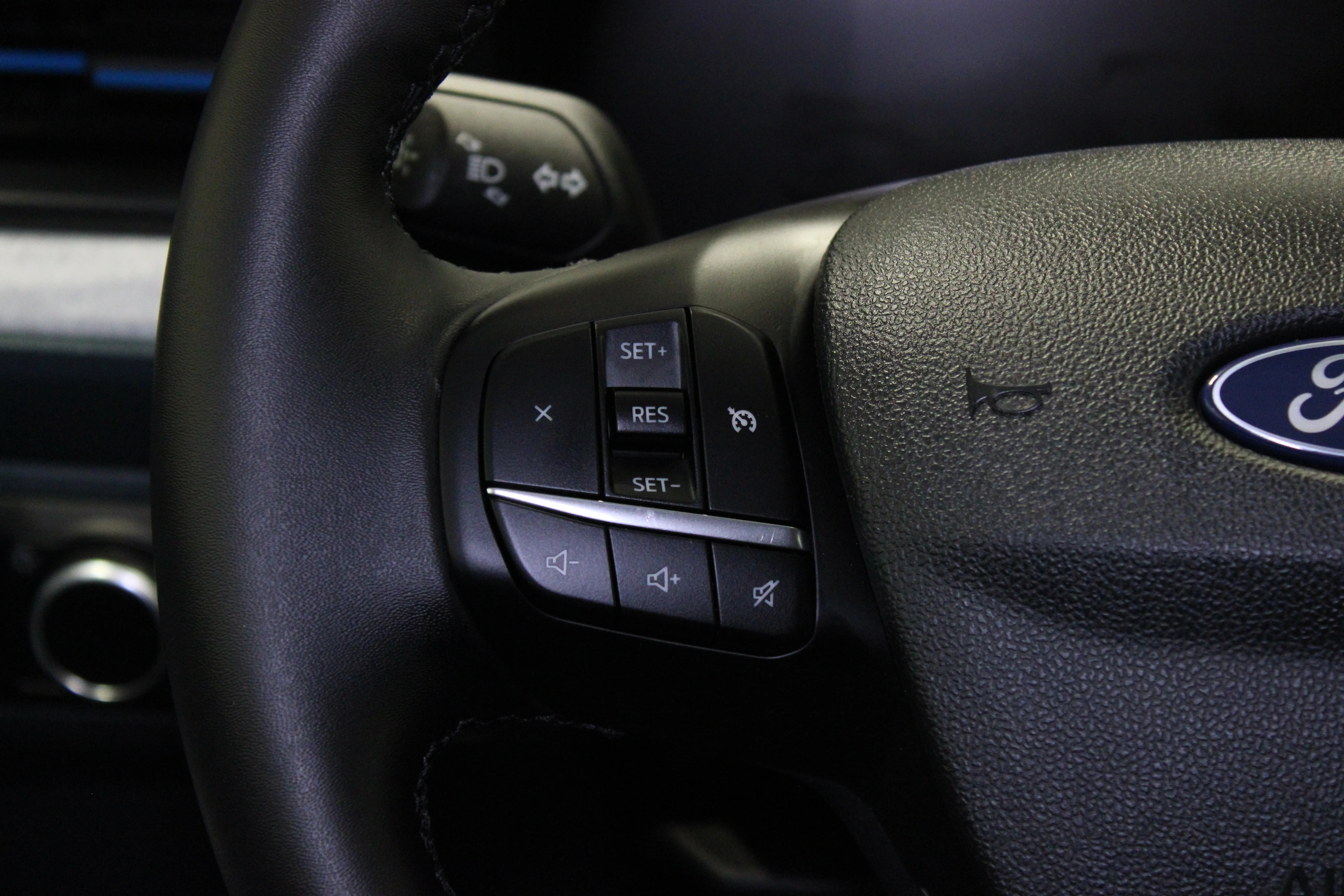 Used 2025 Blue Ford XLT image 23
