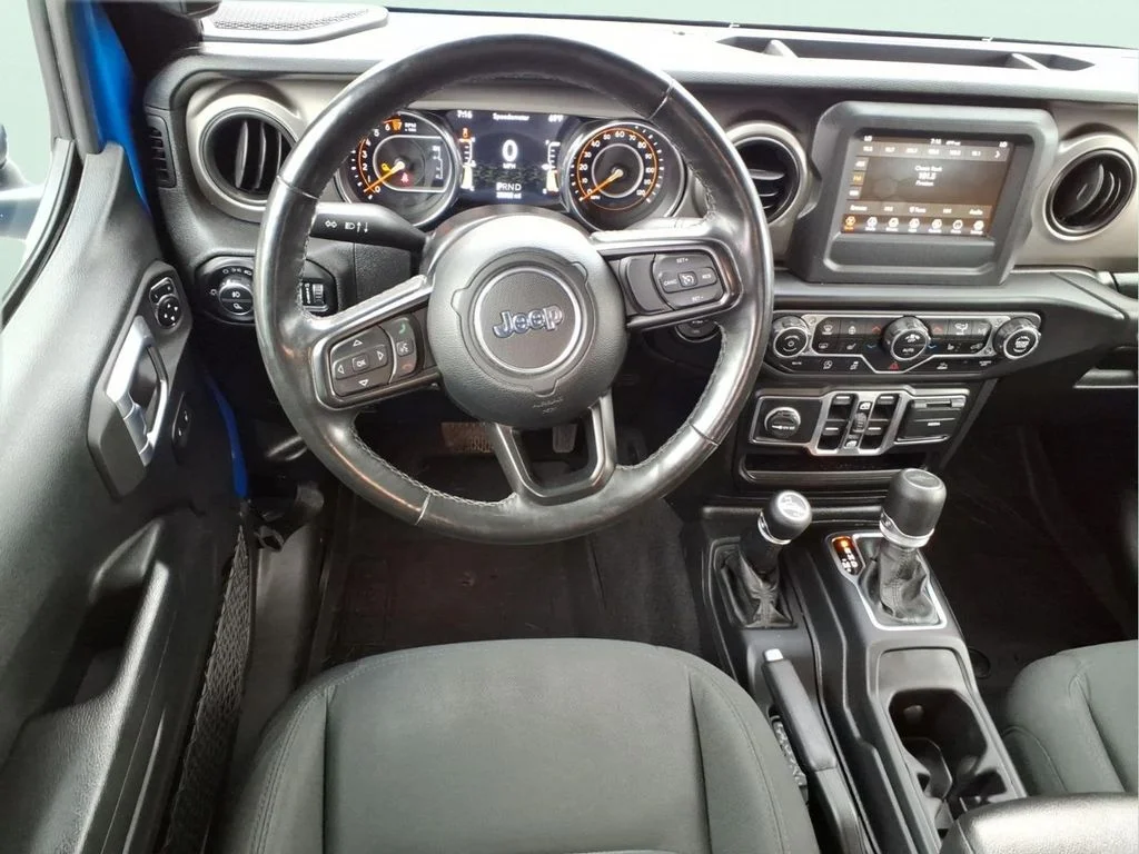 Used 2021 Blue Jeep Sport image 18