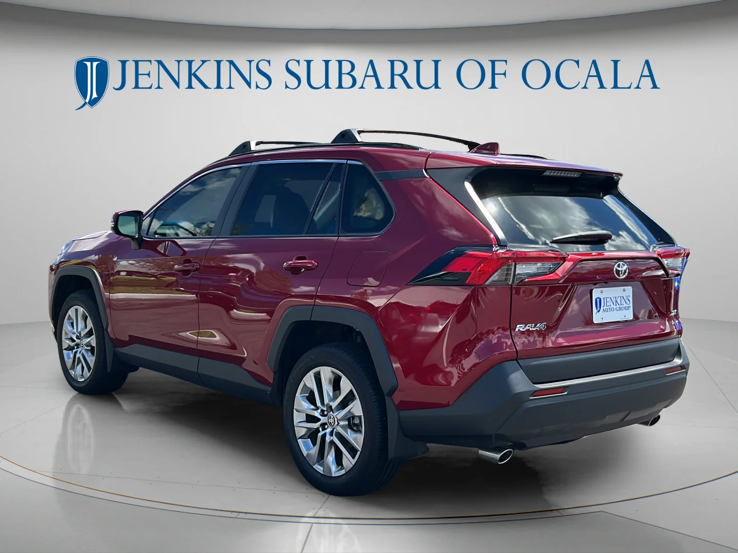 Used 2025 Pearl Toyota XLE Premium image 5