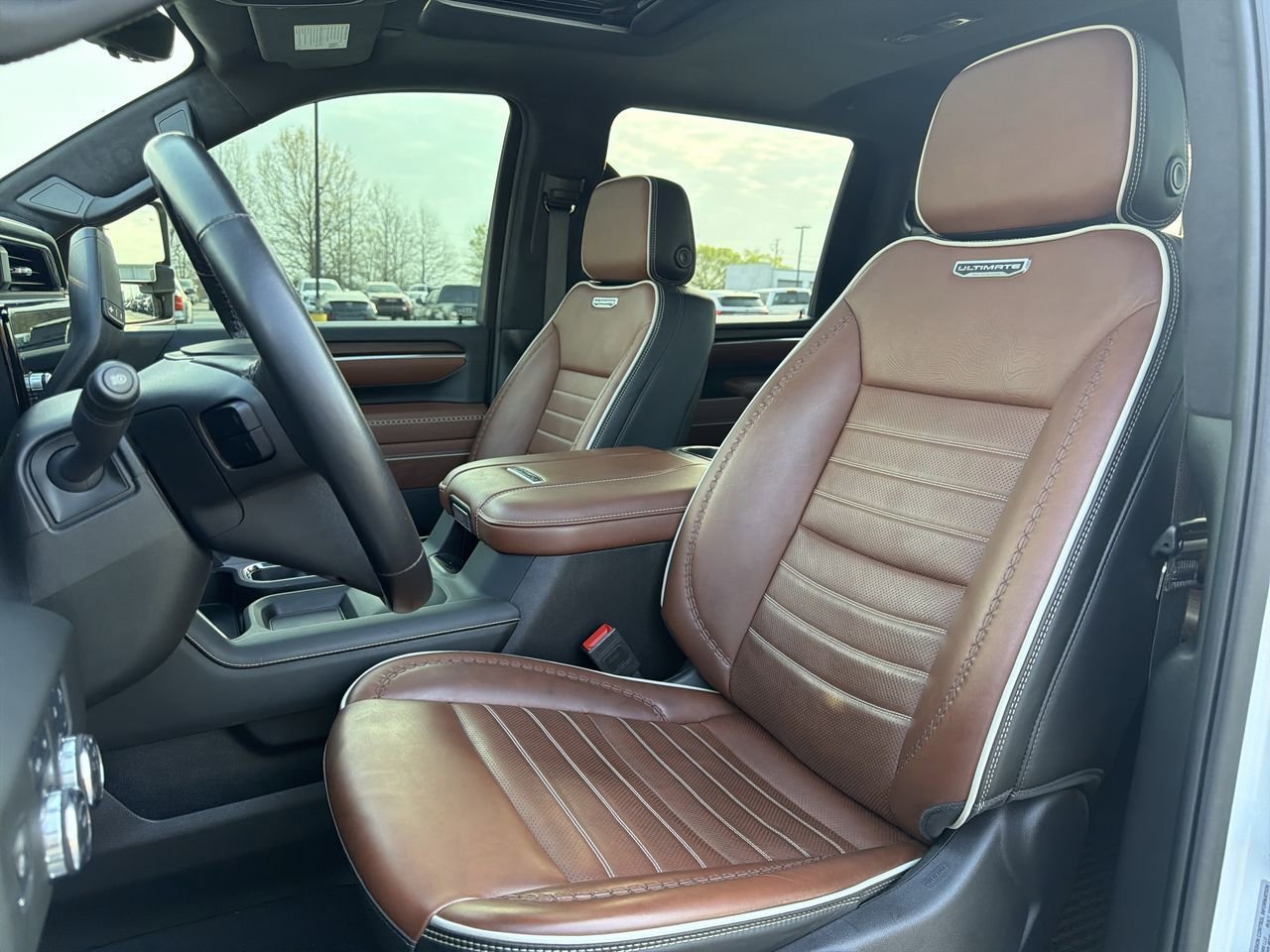 Used 2025 White Frost Tricoat GMC Denali Ultimate image 16