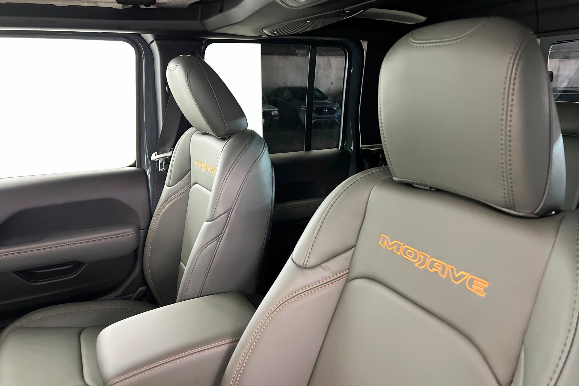 New 2026 Anvil Clear-Coat Exterior Paint Jeep Mojave X image 17