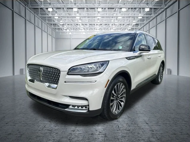 Used 2021 White Lincoln Reserve image 4