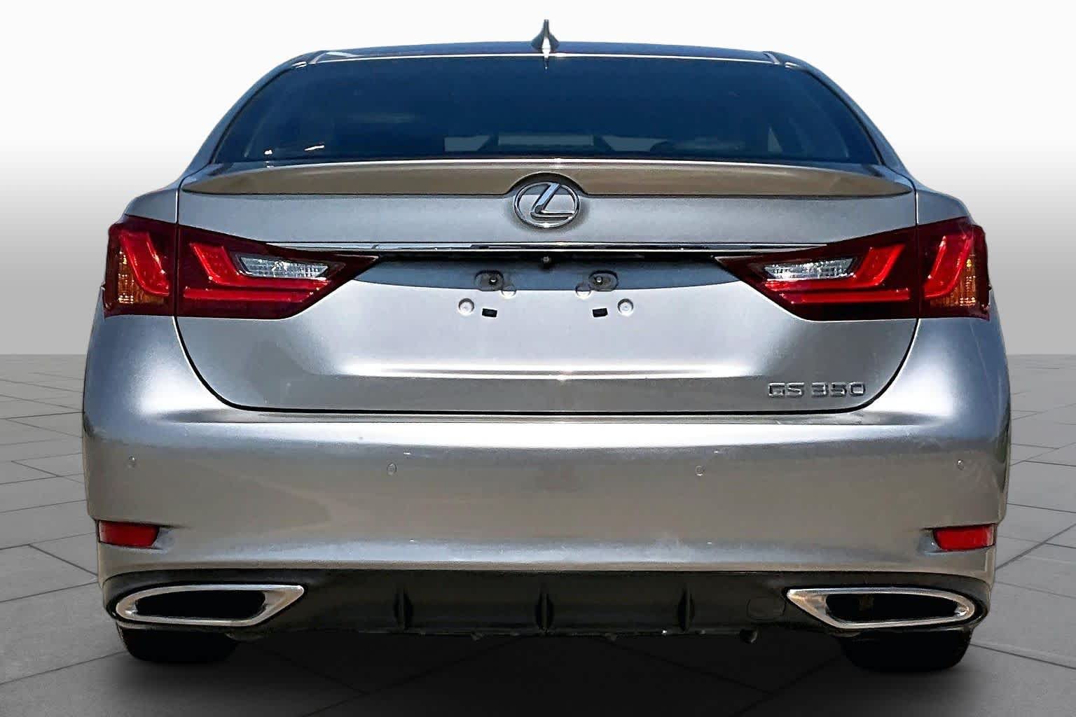 Used 2015 Atomic Silver Lexus  image 5