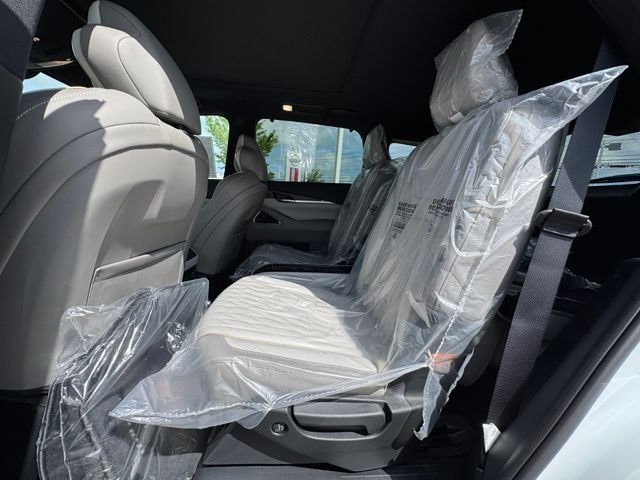 New 2027 2T RAD WHT INFINITI Autograph AWD image 39